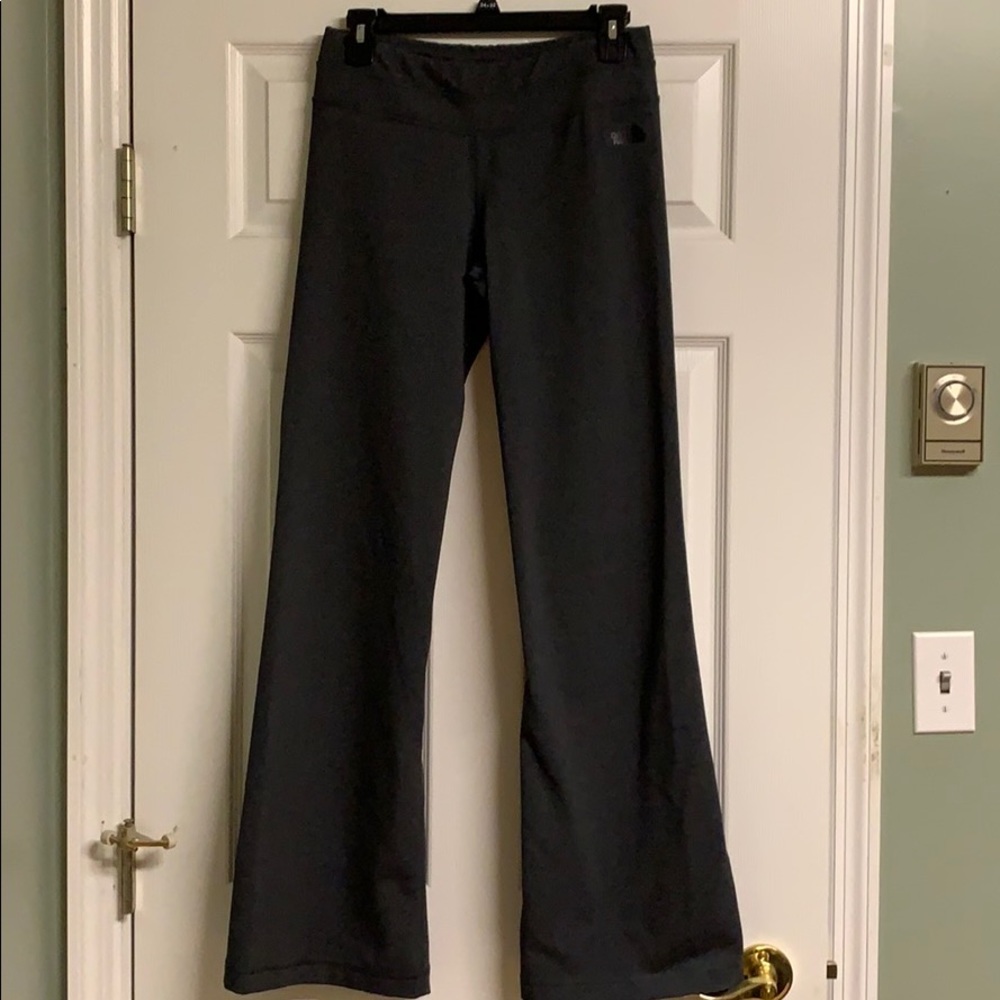 Like new North Face sweatpants - Picture 2 of 3